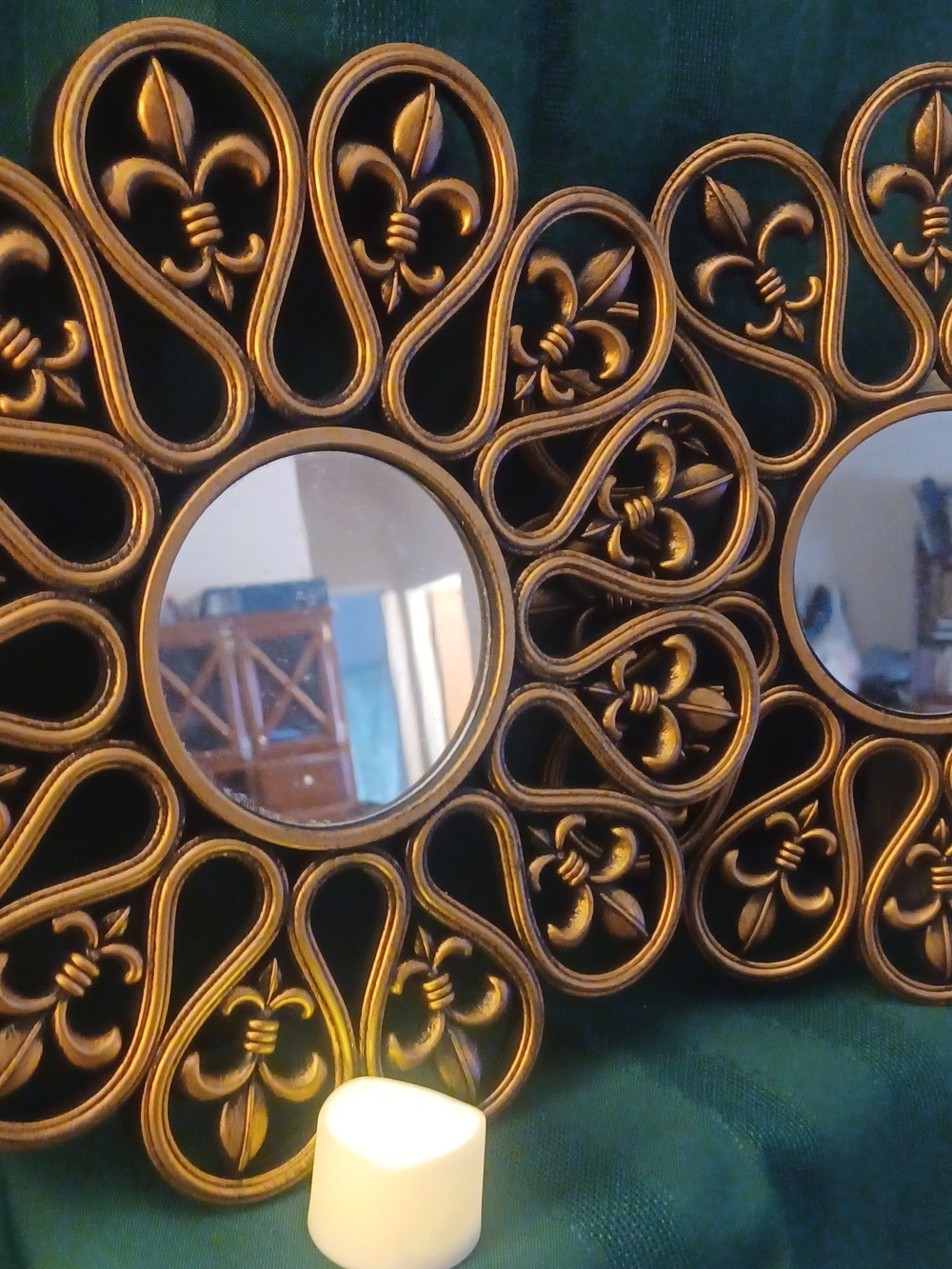 Ornate Fleur-de-Lis Round Wall Mirror in Antique Gold